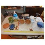 Table Lot of Glassware