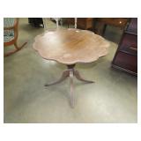 Mahogany Duncan Phyffe Scalloped Table