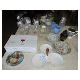 Table Lot of Glassware