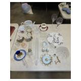 Table Lot of Glassware