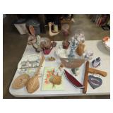 Table Lot w/ Decor & Hosuehold