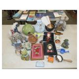 Table Lot of Garden & Other Decor