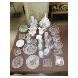 Table Lot of Glassware