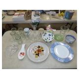 Table Lot of Glassware