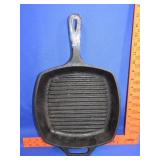 Lodge Cast Iron Fry Pan - 10'