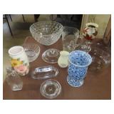 Table Lot of Glassware