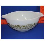 Pyrex Crazy Daisy Cinderella Mixing Bowl - 9"