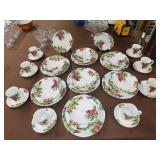 39pc Royal Doulton Everyday 'Vintage Grape'