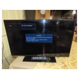 Samsung 32' TV - Powers On