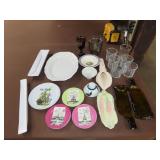 Table Lot of Glassware