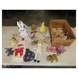 Table Lot of Cloth Dolls, Decor & Misc