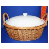 Casserole w/ Wicker Carrier