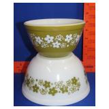 2 Pyrex Spring Blossom Mixing Bowls - 401 & 402