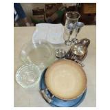 Table Lot of Glassware