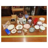 Table Lot of Glassware