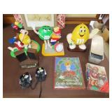 Table Lot of M&M and Christmas