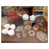 Table Lot of Glassware