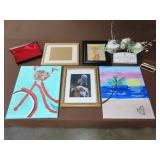 Table Lot of Wall Art