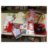 Table Lot of Christmas