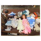 Table Lot of Dolls  - Tote w/ Lid