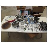 Table Lot of Kitchenware