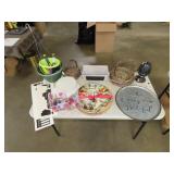 Table Lot of Household & Misc