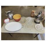 Table Lot of Kitchen & Glassware