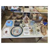 Table Lot of Decor
