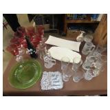 Table Lot of Glass & Plastic Ware