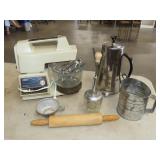 Table Lot of Kitchenware