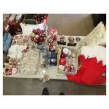 Table Lot of Christmas