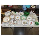 Table Lot of Glassware