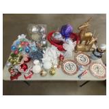 Table Lot of Christmas