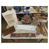 Table Lot of Wood Decor