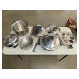 Table Lot of Cookware