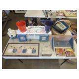Table Lot of Decor