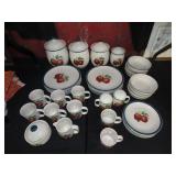 43 Pieces Casuals Apple Dinnerware