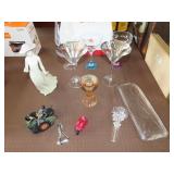 Table Lot of Glassware