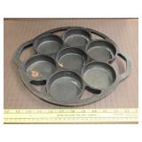 Lodge Cracker Barrel Cast Iron Biscuit Pan - 11"