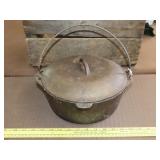Cast Iron Pot w/ Lid - 10"