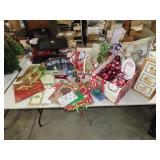 Table Lot of Christmas