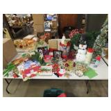 Table Lot of Christmas