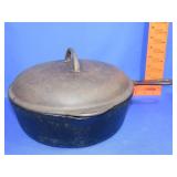 Cast Iron Pot w/ Lid - 10"