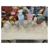 Table Lot of Vases