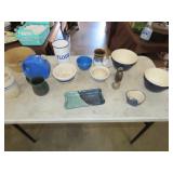 Table Lot of Pottery & Bowls