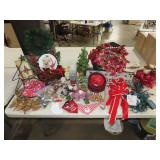 Table Lot of Christmas