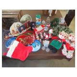 Table Lot of Christmas
