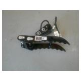 NEW Hydraulic Thumb Clamp