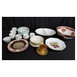 Box of miscellaneous bowls, plates, tea cups,