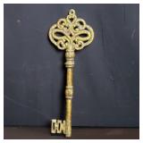 Vintage cast iron large skeleton key wall